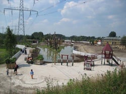Keerwanden_van_Kemper_voor_olifanten-_en_apenverblijf_Dierenrijk_Nuenen