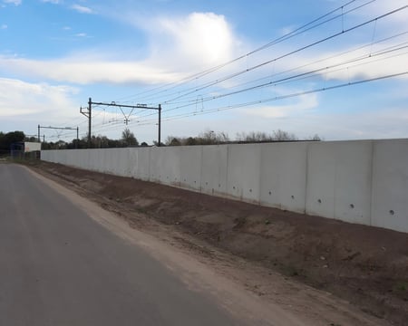 De geluidswanden met elementen van Kemper Beton