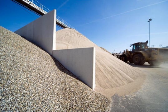 Keerwanden voor terreinrenovatie asfaltcentrale APM, Bergen op Zoom