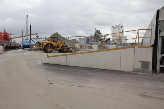 Keerwanden van Kemper voor oprijrampen asfaltcentrale haven van Antwerpen