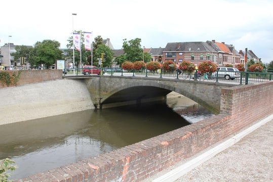 Keerwanden ondersteunen stadsvest in Lier