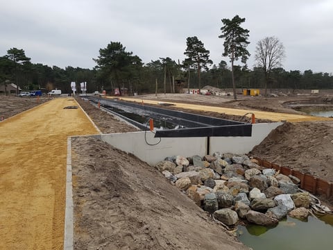 Keerwanden voor entreevijver