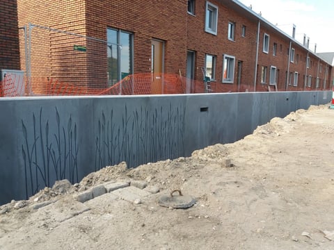 Keerwanden met een mooi reliëf in Apeldoorn