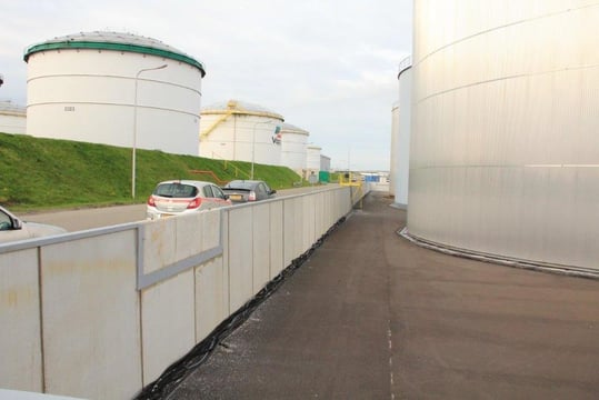 Tankenpark Chemtrade Rotterdam: keerwanden in plaats van damwanden