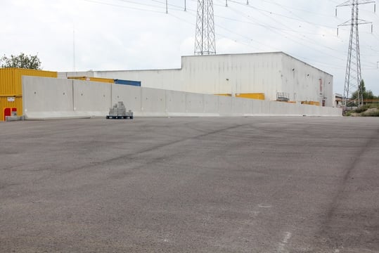 Terreininrichting VRD Logistiek met keerwanden van Kemper