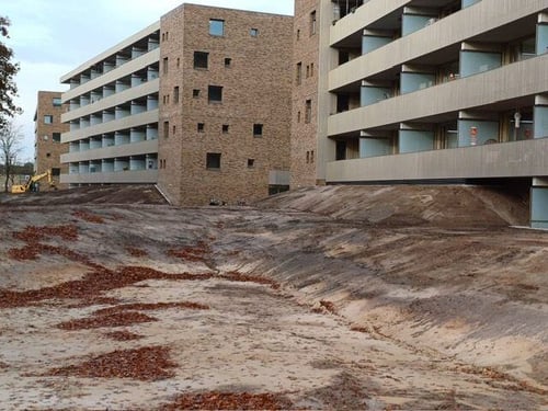 Keerwanden Kemper Beton helpen bij glooiend maken van nieuwe buurt Waalwijk